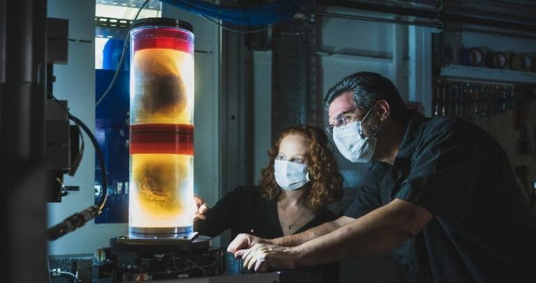 EuropHospital's tweet photo. Scientists from @UCL and European Synchrotron Research Facility (@esrfsynchrotron) used a new #imaging technology called Hierarchical Phase-Contrast Tomography (#HiPCT), to scan donated human organs, including lungs from a #Covid19 donor. #Xray https://t.co/j91uSIOYon https://t.co/48L1DN3Sro