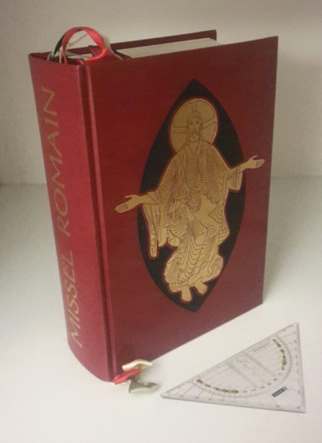 frmbop's tweet photo. Nous avons longtemps attendu et c'est devenu un gros bébé : 25×17×7,5(!) cm, 1412 pages, 169 € https://t.co/Q7mCyrJLNU