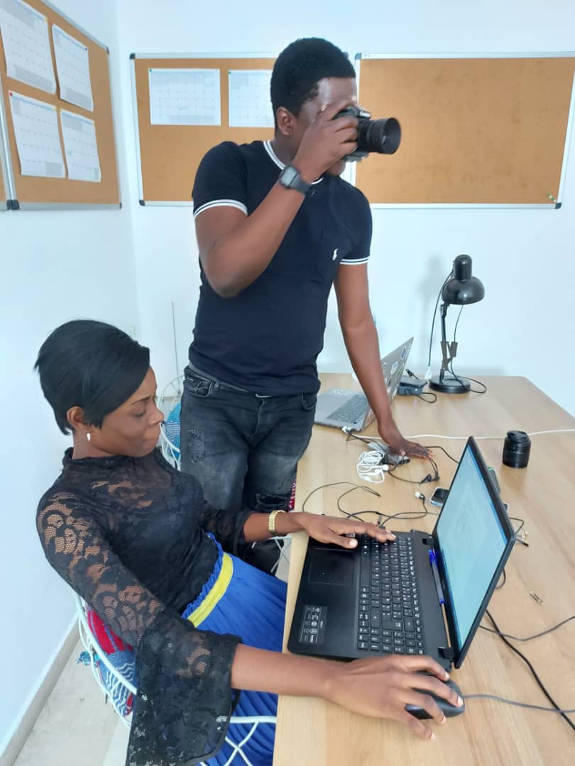 SMART_METRIX_'s tweet photo. #coaching de notre client PPG SEIGNEURIE CI :

Production audiovisuelle
Communication digitale
Reporting...

La SMART TEAM à bloc 🔥

#SMARTMETRIX #clientlove #joblove #business #developpement #Africa #CIV225 https://t.co/L7n35dSJwh