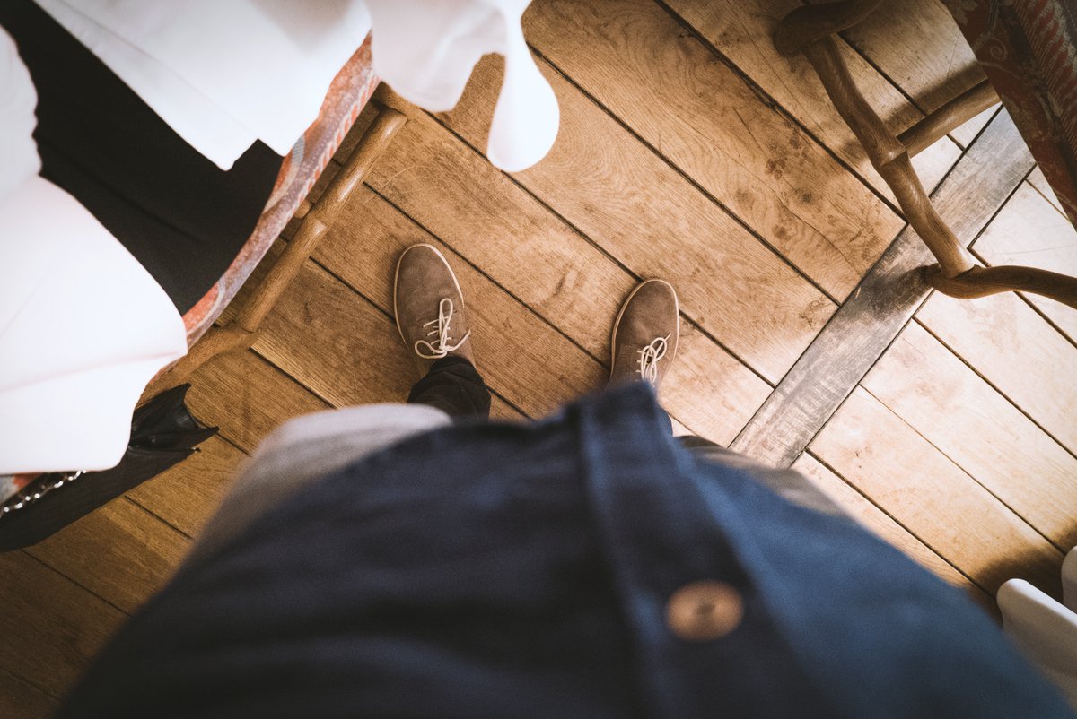 Mondecora's tweet photo. ¡Y hoy te traemos un consejo para que tu parquet brille nuevo como el primer día! 🙌

Intenta no andar sobre el parquet con el calzado que llevas por la calle, especialmente con tacones ✨

https://t.co/y0R7DubOCS

#parquet #instalaciónparquet  #sueloslaminados #reformashogar https://t.co/oxFExSC9HX