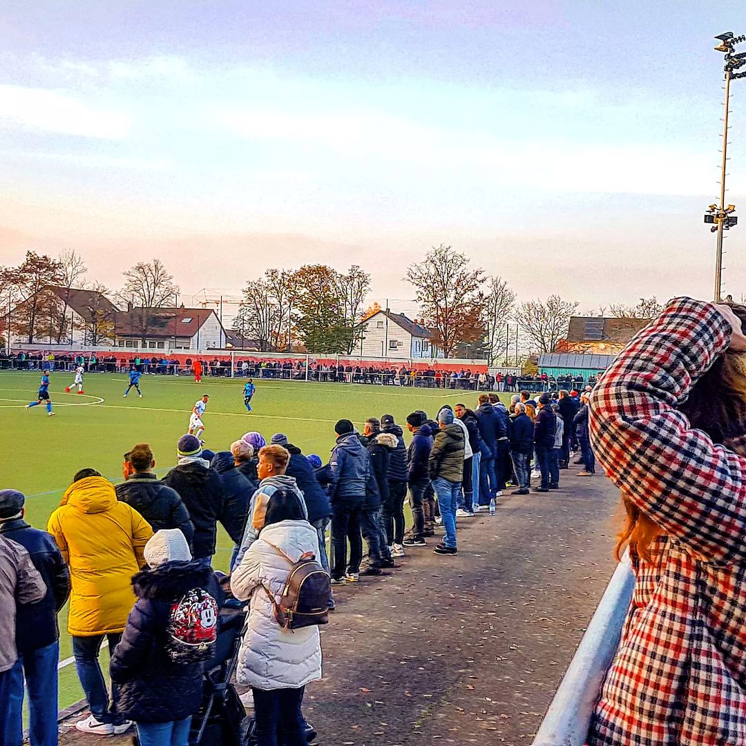 leintaeler's tweet photo. Sportgelände am Bruchwald - FSV 08 Bissingen - SGV Freiberg 0:2 (Oberliga Baden-Württemberg, 06.11.2021)
#groundhopping, #nonleague, #oberliga, #5liga, #bissingen, #derby, #bietigheimbissingen, #freibergamneckar, #fsv08bissingen, #sgvfreiberg, #fsvbissingen https://t.co/7bUk6qVOsb