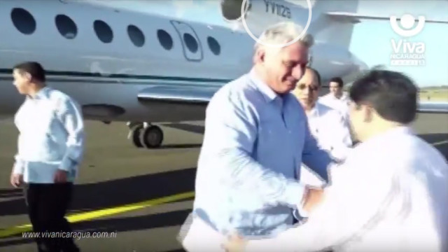 FlconEYES's tweet photo. #YV1128 #ICAO0D80EE Dassault Falcon 50 Propiedad del PCC de Cuba🇨🇺, sin registro en páginas de vuelo desde el pasado 10-Sept. Pudo haber estado volando en modo oculto. (foto 1: usado x Canel y MINREX). 2- Transporte hacia hangar en JMartí. 3-Nicaragua. #9Nov #cuaviones #15NCuba🙂 https://t.co/K3aoXfeCLD