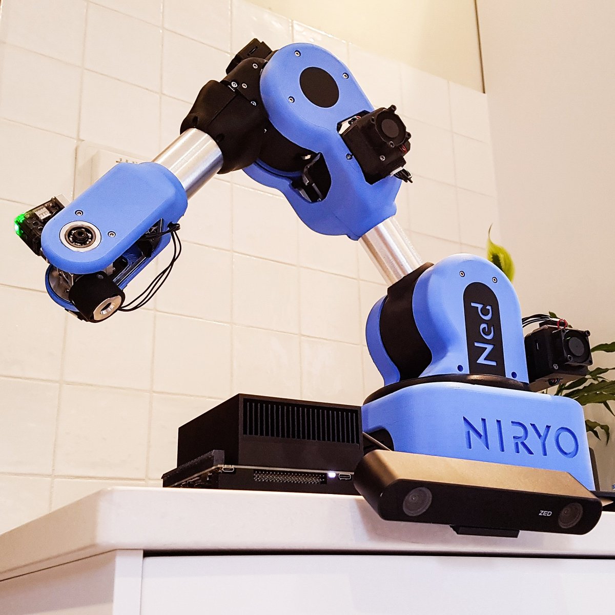 DavesArmoury's tweet photo. Let's see what this little arm can do with some added smarts! Finally working on our next video 🐈
.
#robot #robotsareawesome #robotics #tech #technology #niryo #stereoview #ai #machinevision #judgemebymysizedoyou https://t.co/8GA1cNOLvl