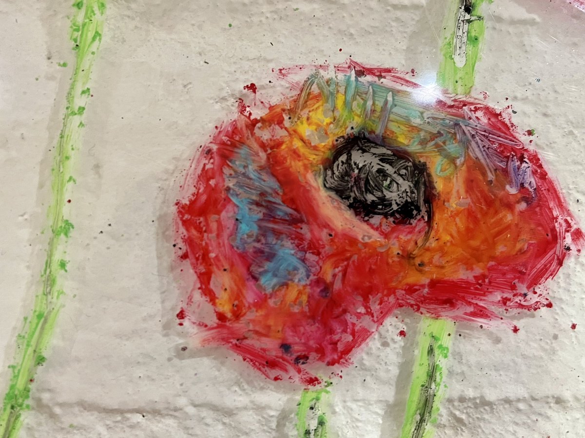 YH_ArtDesign's tweet photo. Beautiful examples of maturity in choice of colour by #yorkhouseY7  #LestWeForget #oilpastel #interpretingnature https://t.co/NAFFGNSnVP