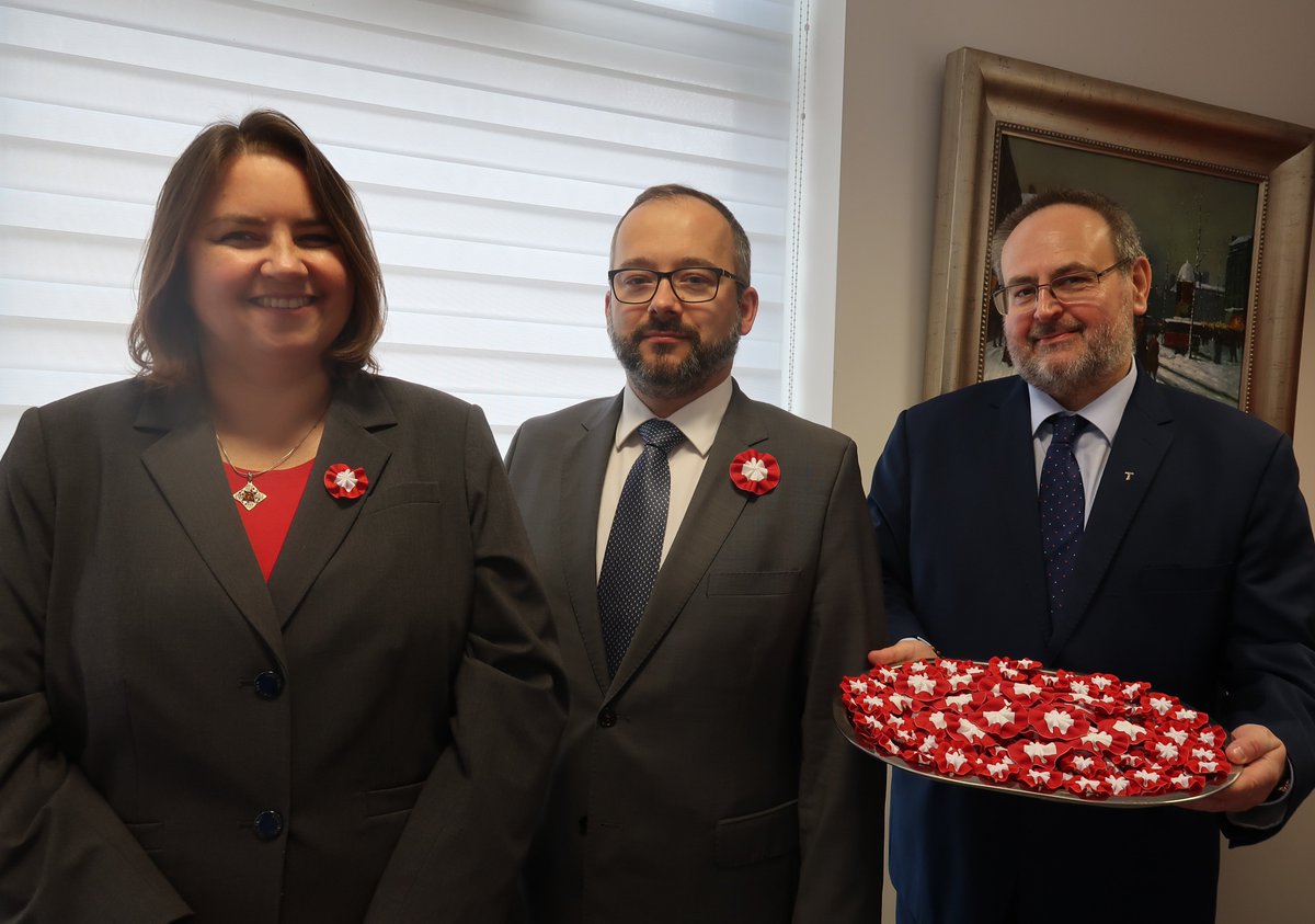 Polska's tweet photo. Narodowe Święto Niepodległości tuż, tuż 🇵🇱🇵🇱🇵🇱
My się przygotowujemy, a Wy?
#MSZ_PL @PoloniaŚwiatu
📷foto: Renata Trzcińska/MSZ https://t.co/8gJ8jmFBTO