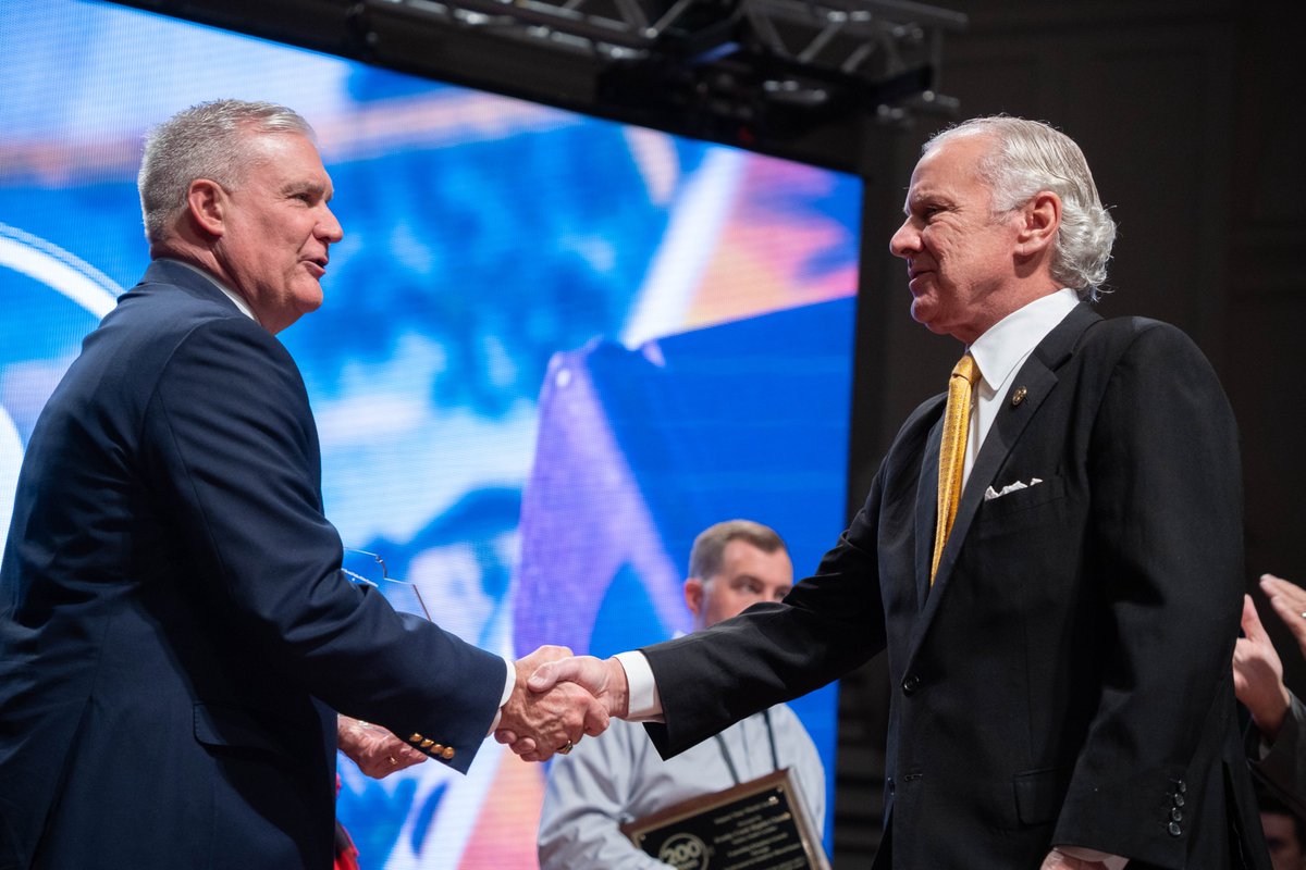 henrymcmaster's tweet photo. Immensely honored to receive the 2021 Public Servant Award from the South Carolina Baptist Convention. Last year during the pandemic, I did not order a single church to close because I understand that we need God all the time, but especially during the hard times. https://t.co/2xotDT15Lj