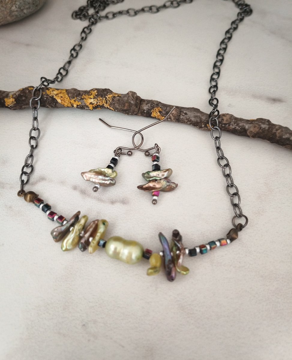thepurplecove's tweet photo. Find this and some other gorgeous sets @thepurplecove.com
#thepurplecove.com #handmadejewelry #oneofthekind #necklace #earrings # pendants #statement-jewelry  #contemporaryartjewelry #giftforher #giftf #uniquefreshwaterpearls #minimalist #womanswear #ohsocool #artist #artisan https://t.co/3FT9qP15Tg