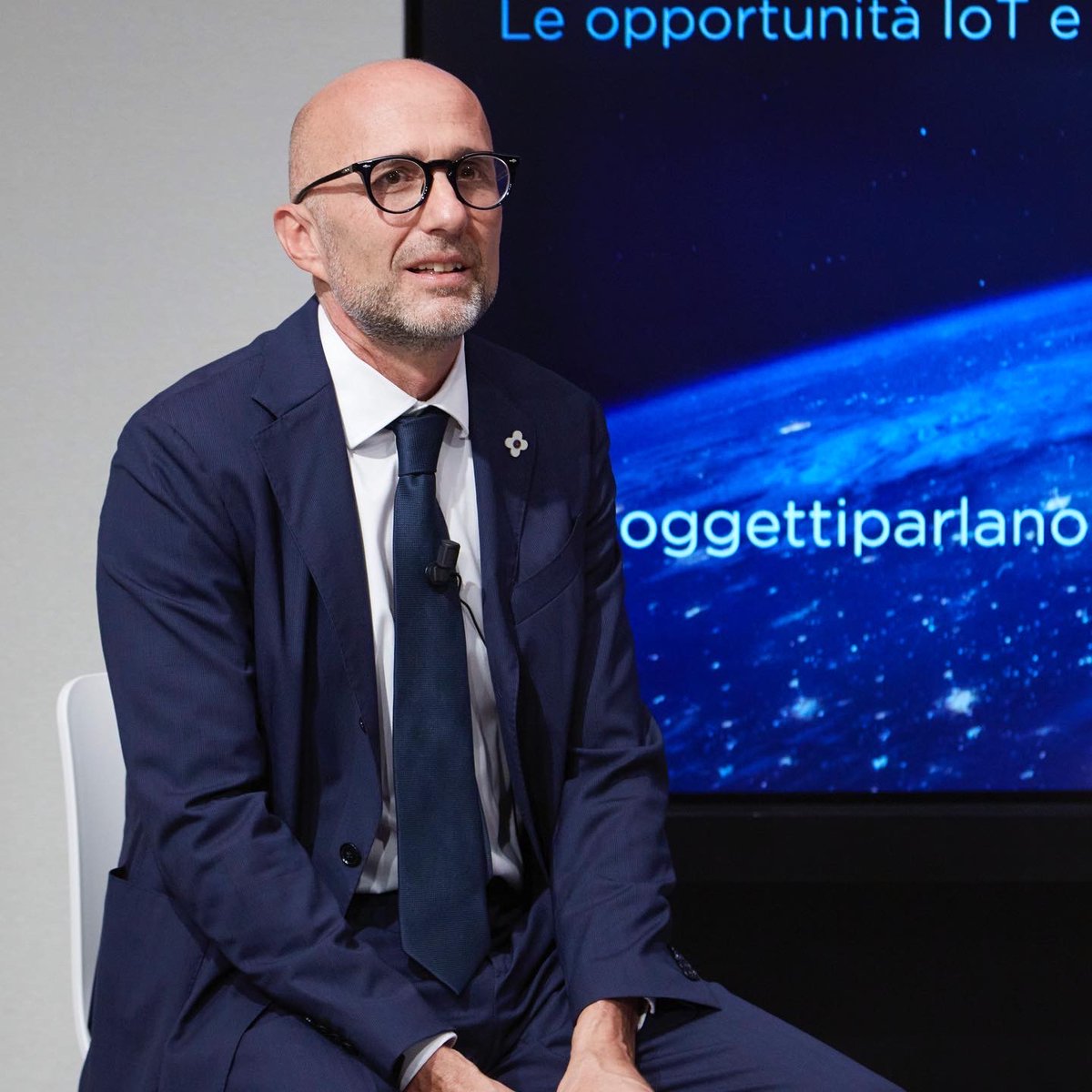 GS1italy's tweet photo. Rivivi l'evento "Quando #glioggettiparlano - Le opportunità #IoT e #RFID" in cui sono intervenuti @massimob57, Matteo Di Fabio, Antonio Rizzi, Linda Vezzani con Tristan Finet di @Decathlon e Kazuna Kimura di #GS1Japan. Guardalo on-demand su 👉🏻 https://t.co/kzy47NMem4 #RFIDLab https://t.co/fM6c69kpdS