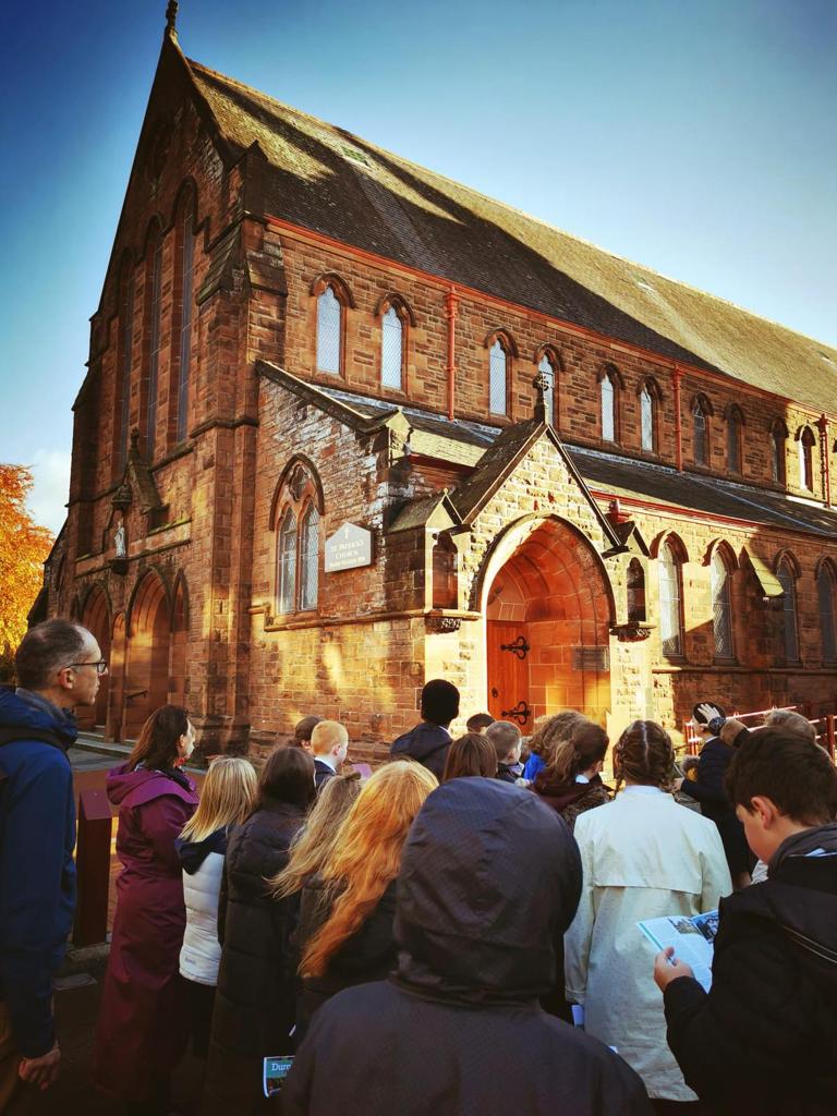 OLSPHigh's tweet photo. Our heritage walk was a great success this morning. We joined with our friends at St Peterβs and found out lots of interesting facts about the history of Dumbarton #heritagetrail #elephantandcastle #funwalks #oldbuildings https://t.co/3e0Vc60y7V