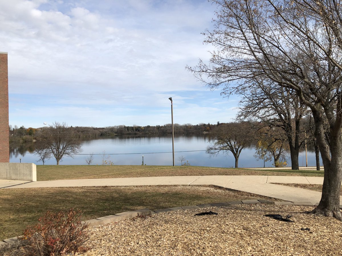 btsbdavid's tweet photo. Imagine this was your “office” view! It is for @KristenSeeger! Beautiful day in Albert Lea, MN. #LakeviewElementary https://t.co/ZC5JjsFBAp