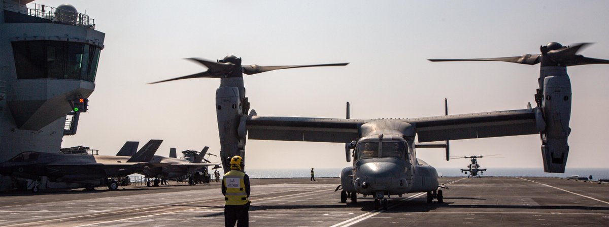 USNavy's tweet photo. #ArabianSea Ops
@USMC MV-22B Ospreys, UH-1Y Venoms and a @RoyalNavy 845 Squadron Merlin MK IV conduct deck landings on @HMSQNLZ while Marine Fighter Attack Squadron 211 cross-decked F-35B Lightning II’s to USS Essex (LHD 2).
2/3 https://t.co/RknQKzoHAv