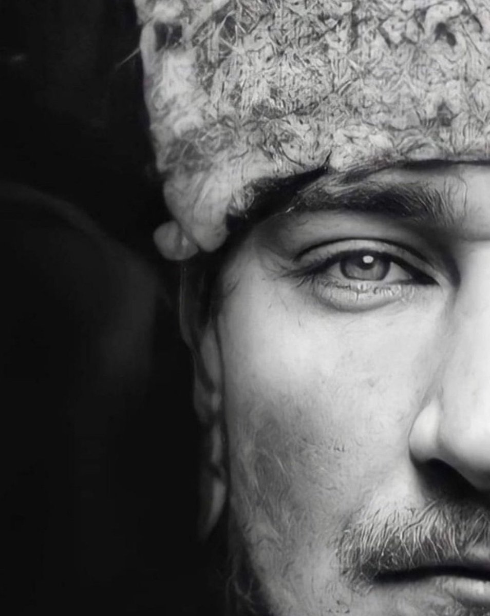 Fikirsel varlığın o kadar güçlü ki fiziksel yokluğuna rağmen her an bizimlesin.. Sonsuza kadar❤🇹🇷
#10Kasım
#MustafaKemalAtatürk