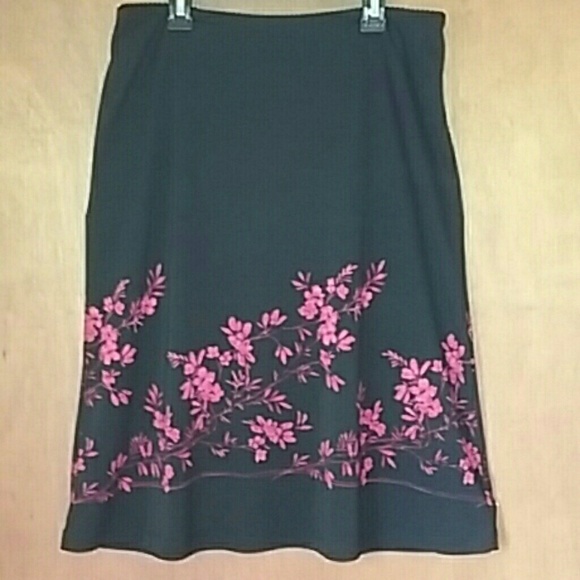 dcg_closetsale's tweet photo. So good I had to share! Check out all the items I'm loving on @Poshmarkapp #poshmark #fashion #style #shopmycloset #express #levis #clarks: https://t.co/TEjMhW8gBZ https://t.co/sivNepP9TO