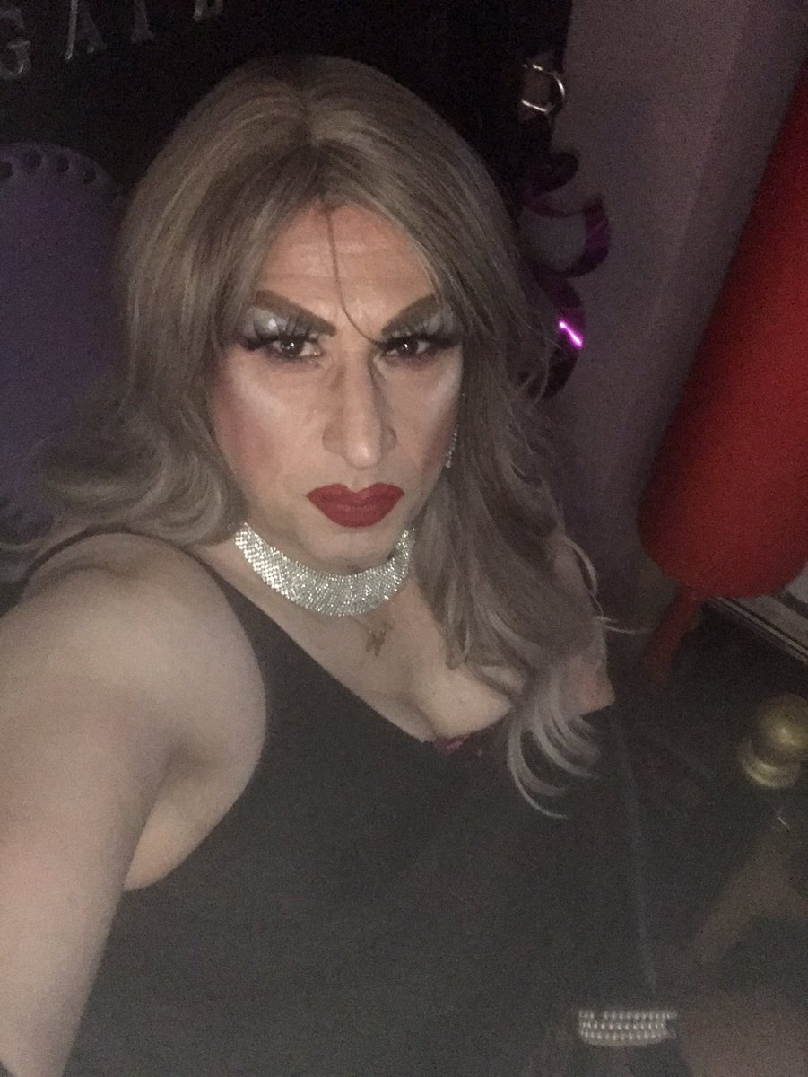 Angeltvtart's tweet photo. Back from the latest Lounge event @DemonicsDungeon 🥳 A busy day, lots of new faces and some regulars too ❤️ Had a great time and I think I looked quite fierce too 😋💋Next event confirmed for 23rd November ❤️❤️❤️❤️#tgirl #Lounge #fun #Demonics https://t.co/hXNRruIsTG