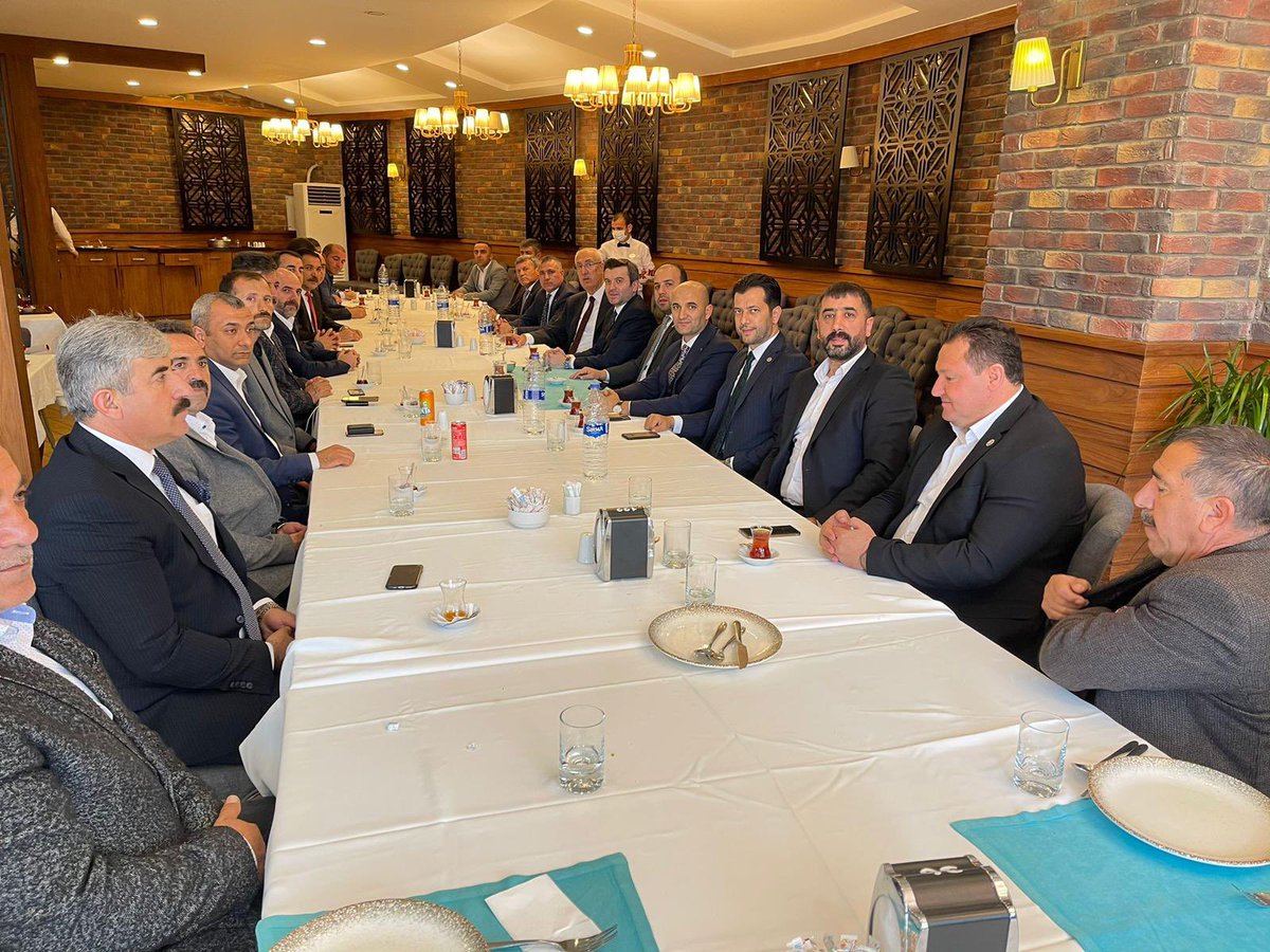 MBurkek12's tweet photo. MHP mv sn @OlcayKilavuz Ak Parti Mv sn @FeyziBerdibek1 sn @kayaismail80 Dışişleri Bakan Yardımcımız Sn @yavuzselimkiran Anadolu G.K ve Şehit Aileleri Konfederasyonu Gnl. Bşk. Sn. @ZiyaSozen şehit ailelerimiz, gazilerimiz ve güvenlik korucularımız ile bir araya geldik… https://t.co/jn7DpJJXve