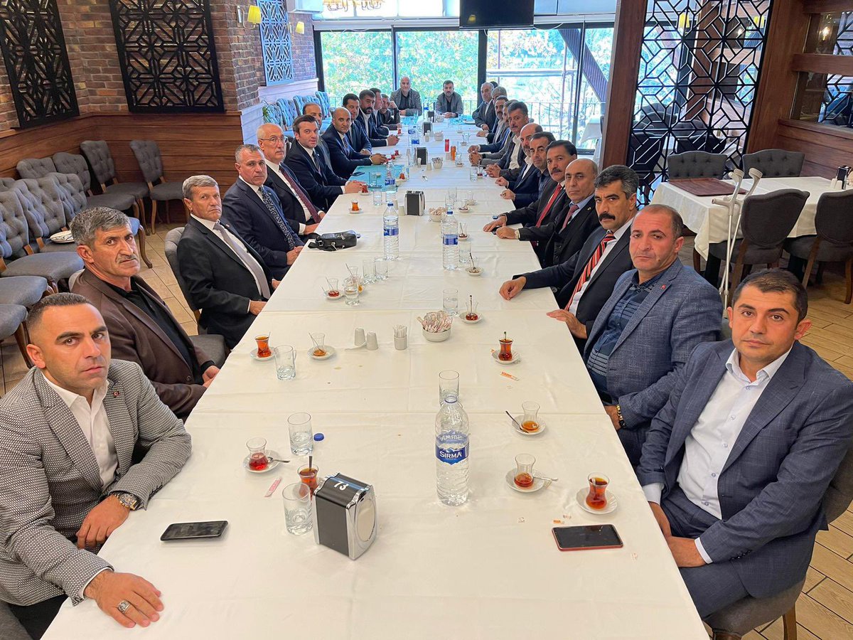 MBurkek12's tweet photo. MHP mv sn @OlcayKilavuz Ak Parti Mv sn @FeyziBerdibek1 sn @kayaismail80 Dışişleri Bakan Yardımcımız Sn @yavuzselimkiran Anadolu G.K ve Şehit Aileleri Konfederasyonu Gnl. Bşk. Sn. @ZiyaSozen şehit ailelerimiz, gazilerimiz ve güvenlik korucularımız ile bir araya geldik… https://t.co/jn7DpJJXve