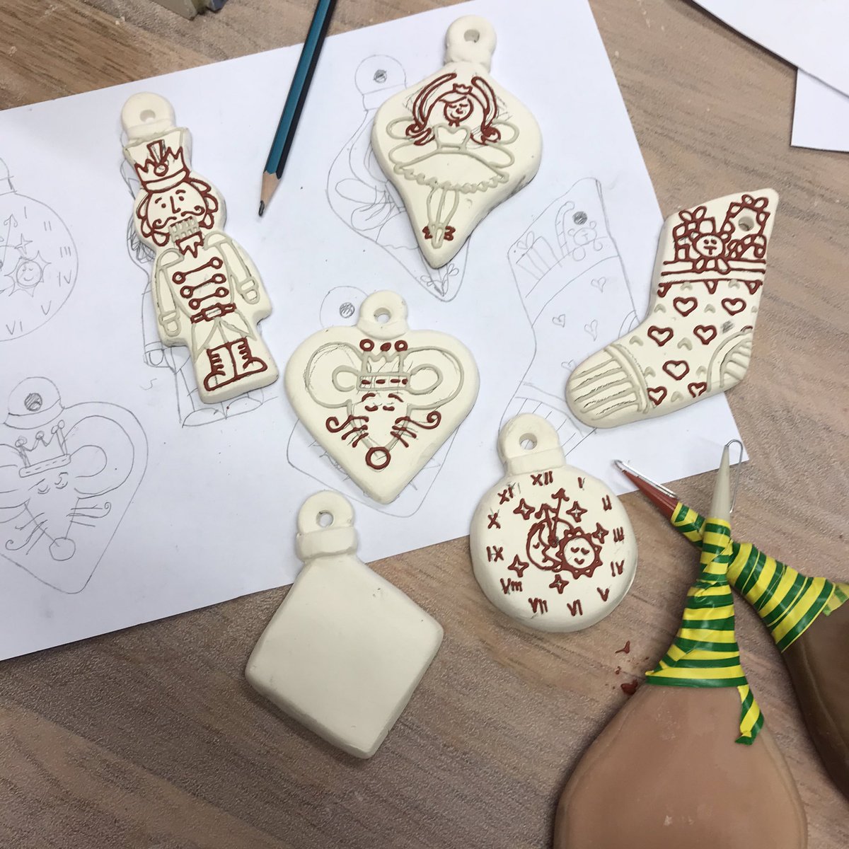 We are so excited to release the dates for these workshops. Book online today... it’s a lovely way to spent time! eventbrite.co.uk/e/ceramic-chri… <a href="/CDJackfield/">Craven Dunnill Jackfield</a> @blistshill