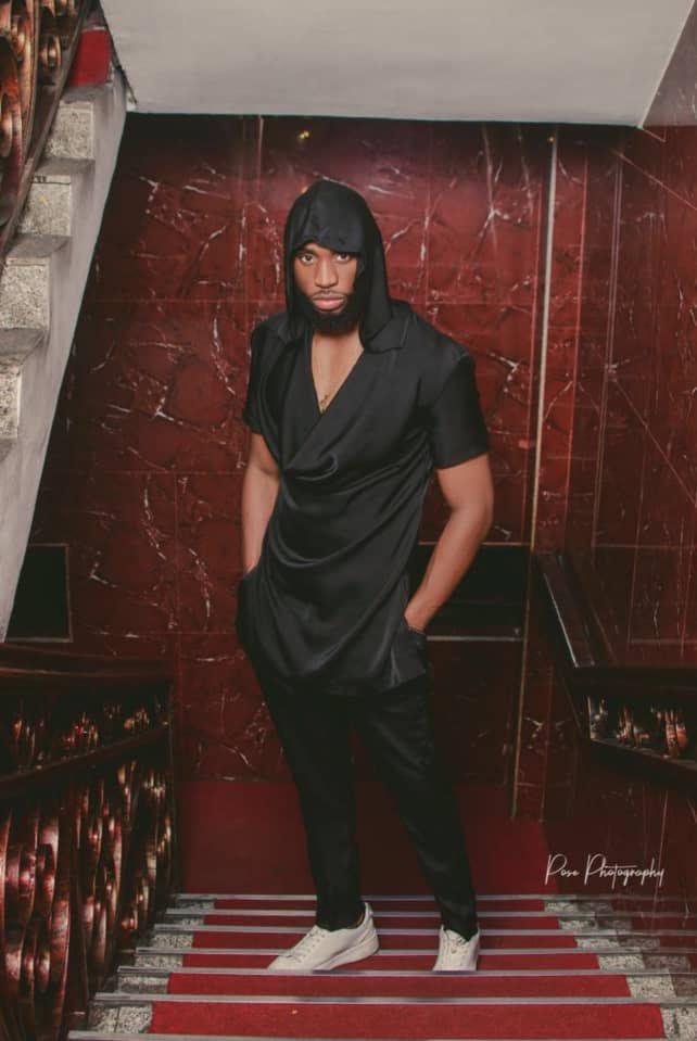 _Sellyy__'s tweet photo. The unexplainable love story between Mr. Black🖤 and his black clothes.
This picture says it all 💯
#SidesOfEmmanuel #EmmanuelUmoh #EnmaRose https://t.co/B6vobSed3J