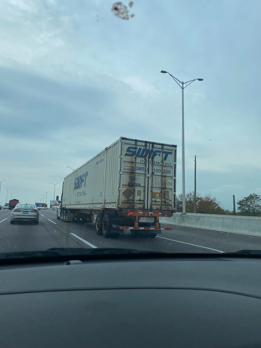 jbfan911's tweet image. Omg her tour bus