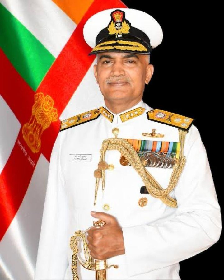 tv9gujarati's tweet photo. Vice Admiral R Hari Kumar has been appointed as the next chief of naval staff by the government. He is presently Flag Officer Commanding-in-Chief Western #NavalCommand and will take over his new office on November 30: Ministry of #Defence
#TV9News https://t.co/gnanLg51EH