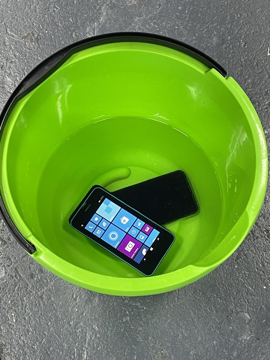 MCTrainUK's tweet photo. Last week of the year @ElectronicsGrp with Control-F - and another full class on Mobile Device Repair (MDR). Friday’s job is to properly resurrect these from their swim in Leeds tap water #liquiddamage #lumiascanswim https://t.co/9JBIWYOHa1