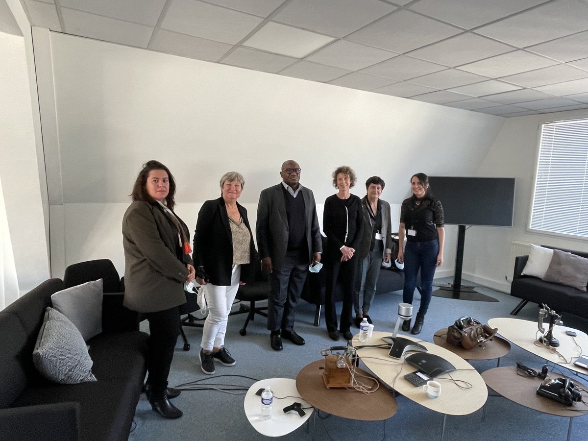 Annie Chasle (@a_chasle) on Twitter photo Visite à l’#UI Affaires de Didier Kla <a href="/padkla/">kla didier</a> , Directeur B2B Côté d’Ivoire et <a href="/viard_anne/">anne viard</a> , Directrice B2B MEA. Convergence sur notre conviction de mise en place d’un pilotage dédié B2B 👍 <a href="/HelmReisinger/">Helmut Reisinger</a> <a href="/laurence_jdn/">Laurence Thouveny</a> <a href="/mamadou_bamba_/">Mamadou Bamba</a> Visite à l’#UI Affaires de Didier Kla <a href="/padkla/">kla didier</a> , Directeur B2B Côté d’Ivoire et <a href="/viard_anne/">anne viard</a> , Directrice B2B MEA. Convergence sur notre conviction de mise en place d’un pilotage dédié B2B 👍 <a href="/HelmReisinger/">Helmut Reisinger</a> <a href="/laurence_jdn/">Laurence Thouveny</a> <a href="/mamadou_bamba_/">Mamadou Bamba</a>