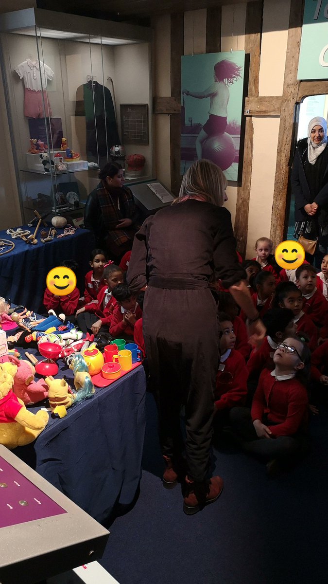 1GS had a fantastic morning learning about different toys from the past and present! Thank you to our parent helpers and <a href="/leicestermuseum/">Leicester Museums & Galleries</a> #NewarkeHouses for a fantastic and informative session! <a href="/Humboinfants/">Humberstone Infants</a>