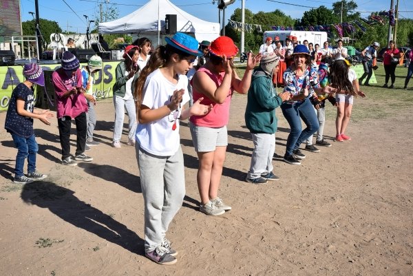 Julieta Spina: “En los festivales comunitarios todos los vecinos y vecinas, somos protagonistas”🙂. bit.ly/3D1Q68s <a href="/julispina/">JuliSpina</a>