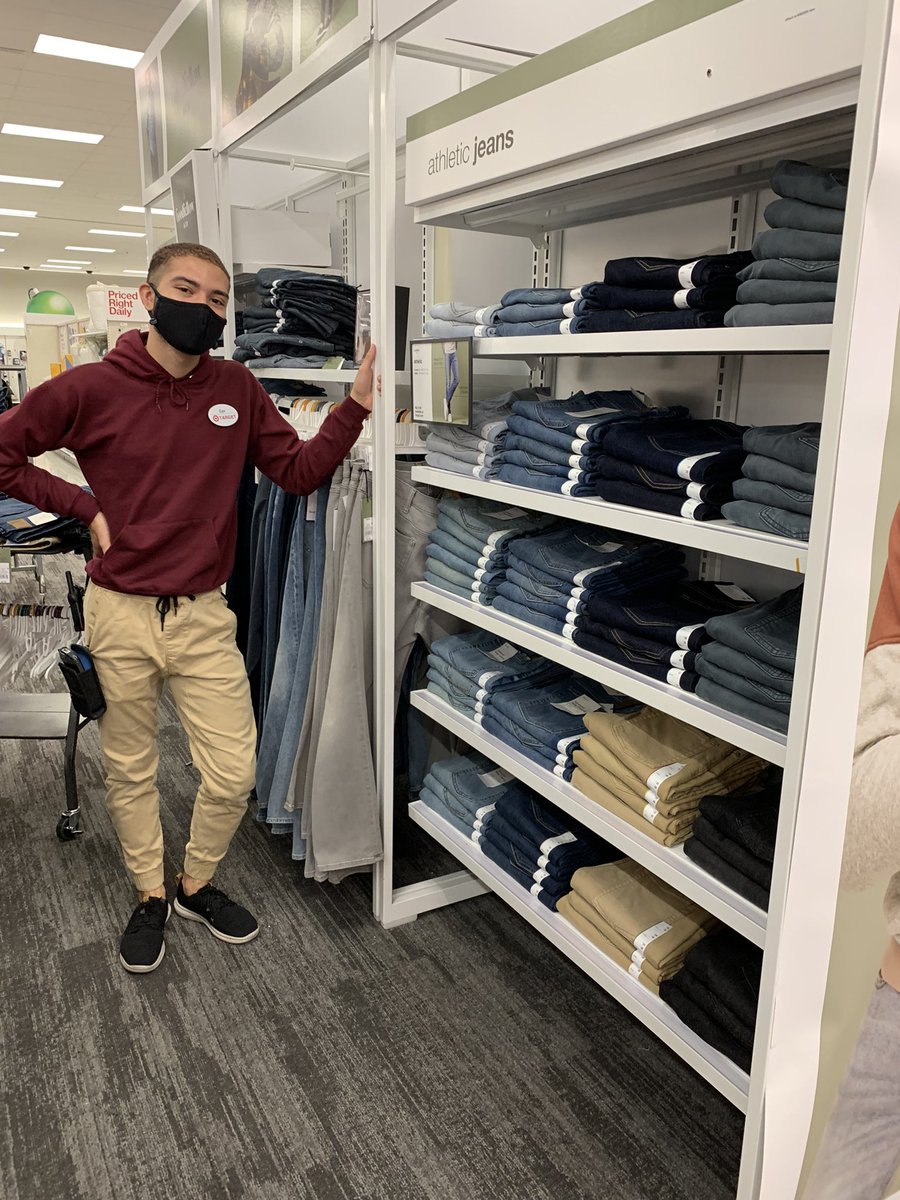 DBO Gav getting jeans prefect folding . Good job ! #D354 #T2040 #G396 #Target <a href="/Kate_M_Peterson/">Kate Peterson</a> <a href="/Gary_Trader/">Garytrader</a> <a href="/aldenkooken/">Alden</a> <a href="/ParkerTGT/">Parker</a>