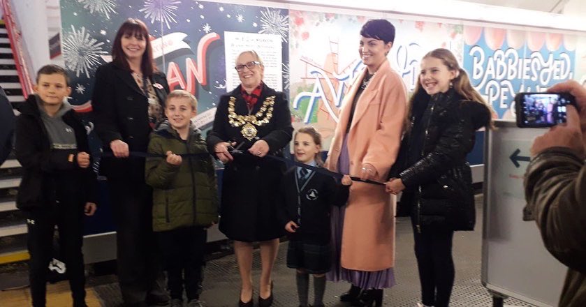 WiganYouthZone's tweet photo. Is there anything more poetic than the Wigan Dialect?! 

Some of our senior members were given an opportunity to work alongside Jessica Riley generating designs for a permanent mural which was unveiled today at Wigan North Western train station.

A real credit to #wigan heritage. https://t.co/9F0AmDNe8t