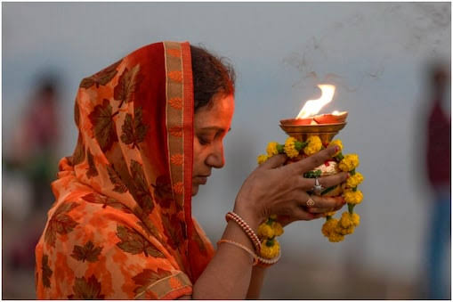 miss_doctorgirl's tweet photo. #छठ_पूजा_Reality
Reading bad Tweets about our Holy festival on the day of Chhathpuja itself.
It hurt 💔
Making fun of Our culture is not so trending topic.
Those who make this tweet topic go viral. Shame on you guys 😑 https://t.co/3SFGe7b5LA
