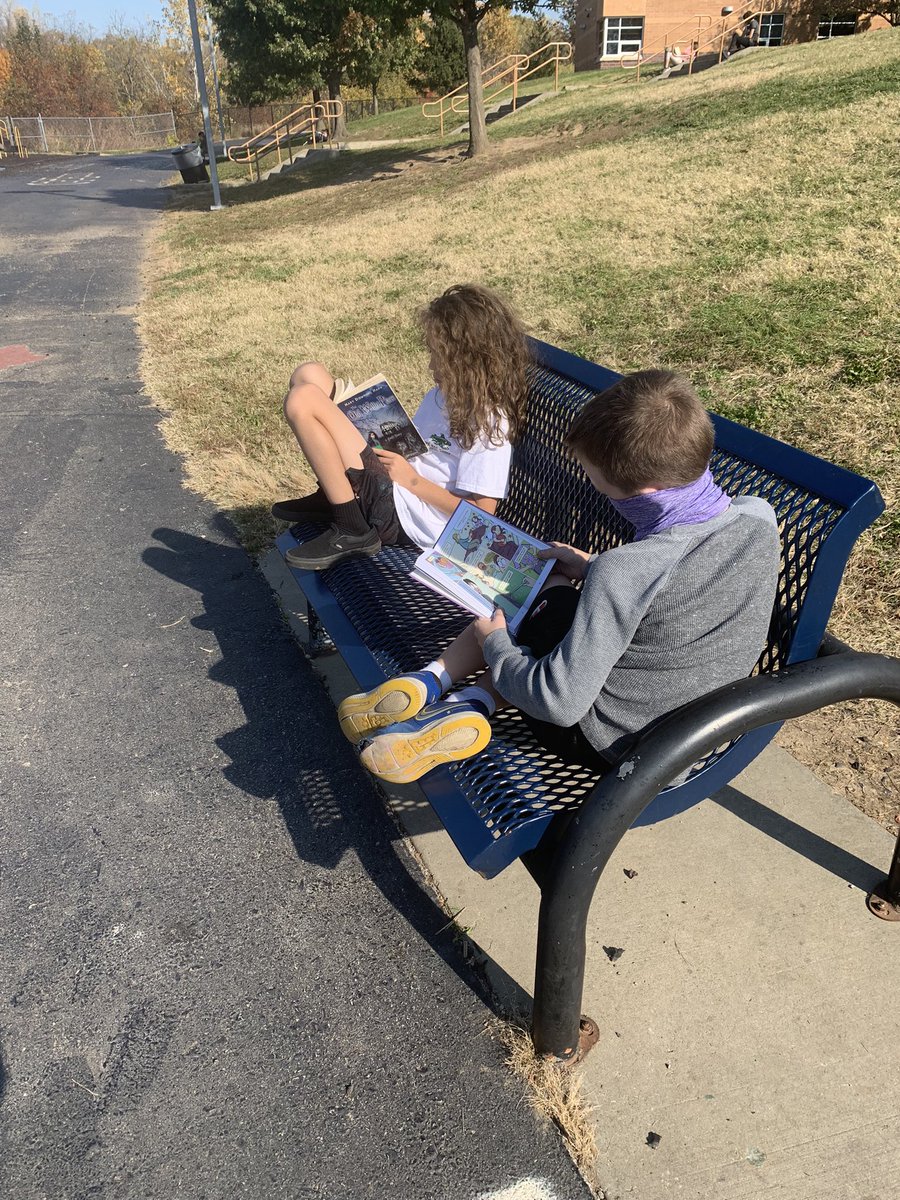 mssmith_marsh's tweet photo. Taking advantage of the nice weather today and having our silent reading time outside. ☀️ #silentreading #DropEverythingAndRead #4thgrade #raymarsh https://t.co/cDLL18uzC5