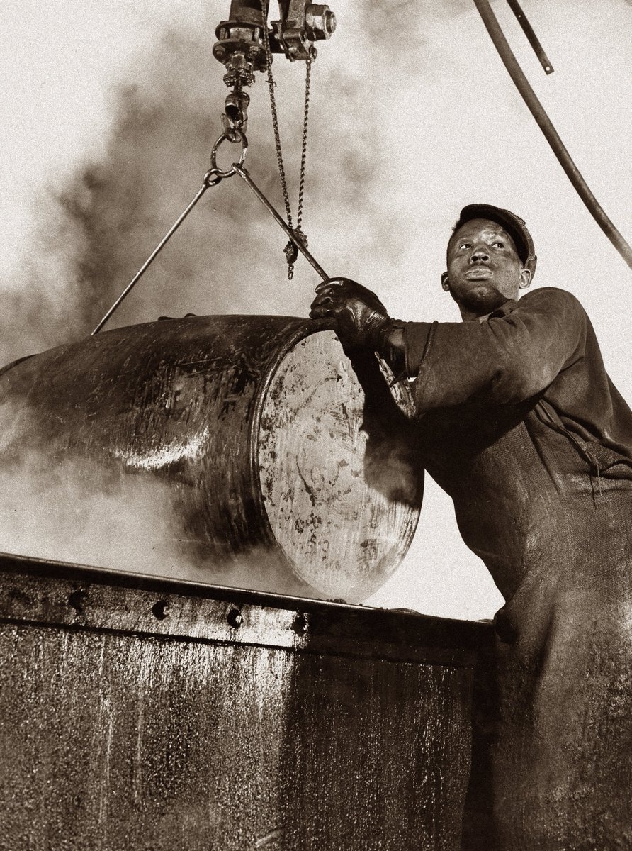 PIX_FLP's tweet photo. Join @PIX_FLP &amp; @FreeLibrary Art Dept. tomorrow at NOON for a free lunchtime zoom: Art of the New Deal. Prints, Posters, Photos, Index of American Design, and more! Register at https://t.co/wyqPJVYRLv https://t.co/pJvMomVftA
