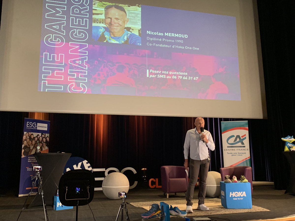 Nicolas Mermoud, alumni @ESCClermont @ESCClerm_Alumni partage ce soir l’extraordinaire aventure entrepreneuriale d’HokaOneOne, la chaussure oversized, à nos étudiants, nos incubés <a href="/SquareLab_ESCC/">SquareLab ESCClermont</a> , nos partenaires : merci Nicolas <a href="/mermoud/">nicolas</a>