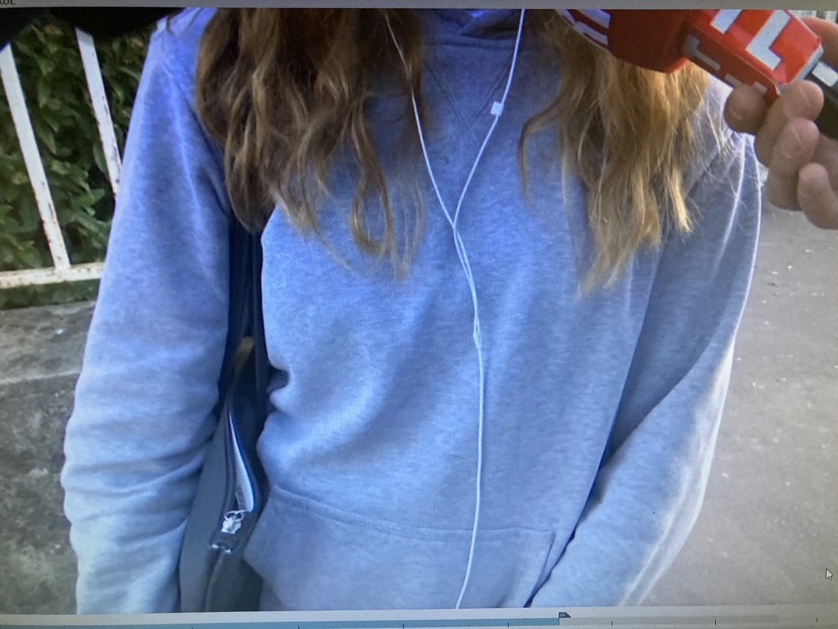 François Vignolle (@frvignolle) on Twitter photo #Disparition dâune joggeuse de 17 ans. Dans le #19H45, les tĂ©moignages des copines de la lycĂ©enne qui a disparu lors de son jogging hier sur la commune de Saint-Brice (Mayenne). « On est tous sous le choc au lycĂ©e. » <a href="/m6info/">M6 Info</a> <a href="/AdrienNos/">Adrien Nos</a> <a href="/FredericPilard/">Fred Pilard</a> #Disparition dâune joggeuse de 17 ans. Dans le #19H45, les tĂ©moignages des copines de la lycĂ©enne qui a disparu lors de son jogging hier sur la commune de Saint-Brice (Mayenne). « On est tous sous le choc au lycĂ©e. » <a href="/m6info/">M6 Info</a> <a href="/AdrienNos/">Adrien Nos</a> <a href="/FredericPilard/">Fred Pilard</a>