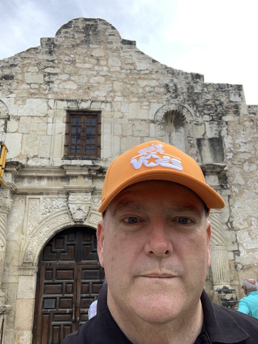 ROKETOP's tweet photo. When you go to the Alamo, you wear your Volunteers hat as a reminder. #volunteers #vols https://t.co/3O0TDBf12O