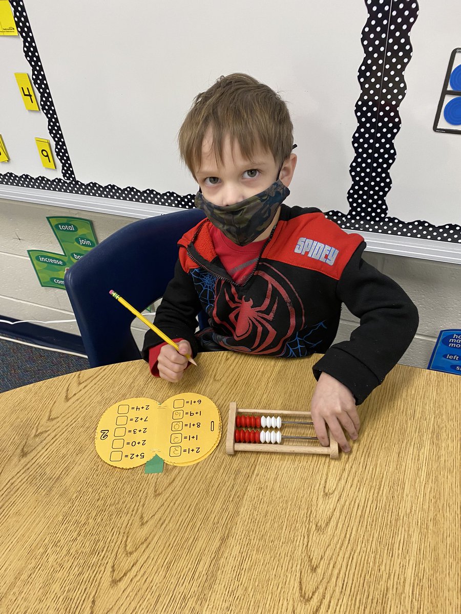 MrsAcostaD70's tweet image. #MathClub is running smoothly today! These kiddos practiced addition by making pumpkins! I love how they’re using their number racks as a resource! 🧮 #D70ShinyApple #D70Gators