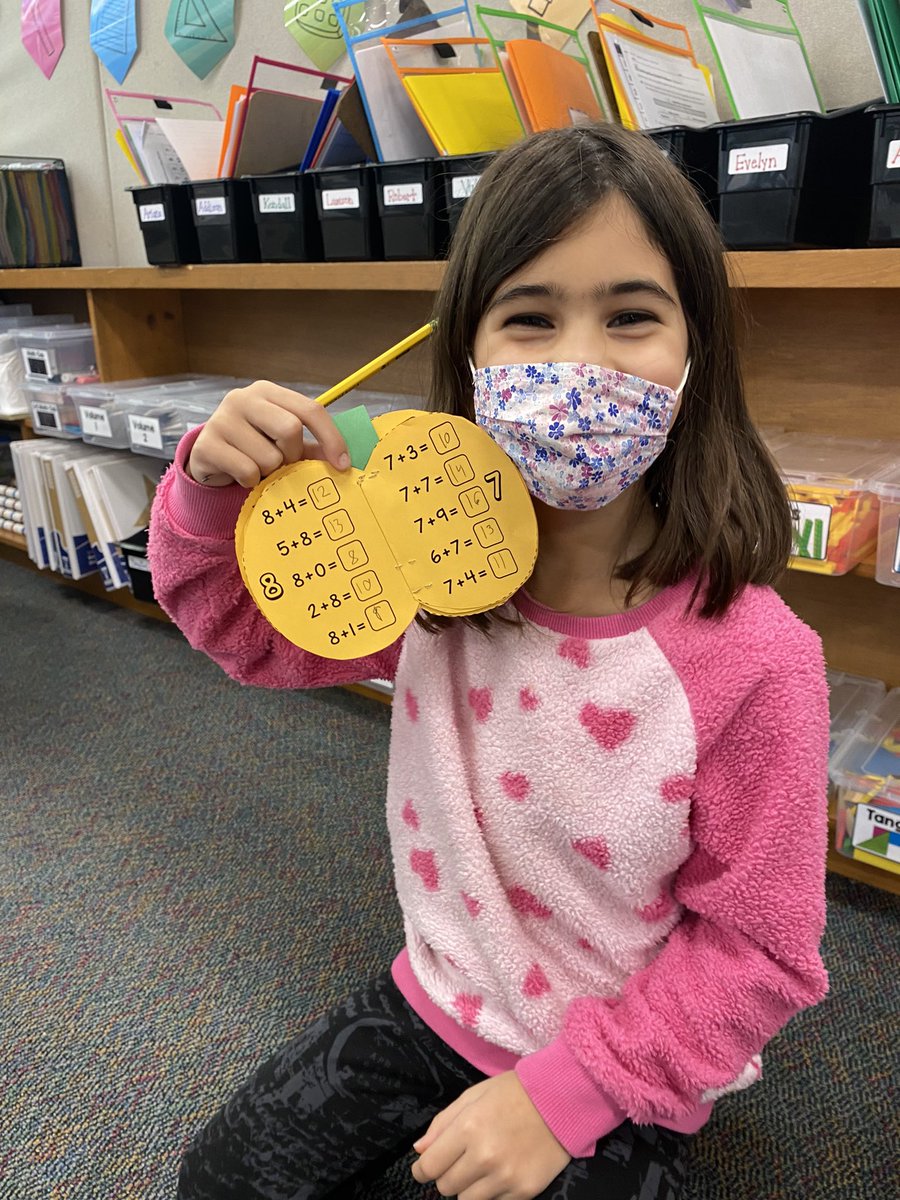 MrsAcostaD70's tweet image. #MathClub is running smoothly today! These kiddos practiced addition by making pumpkins! I love how they’re using their number racks as a resource! 🧮 #D70ShinyApple #D70Gators
