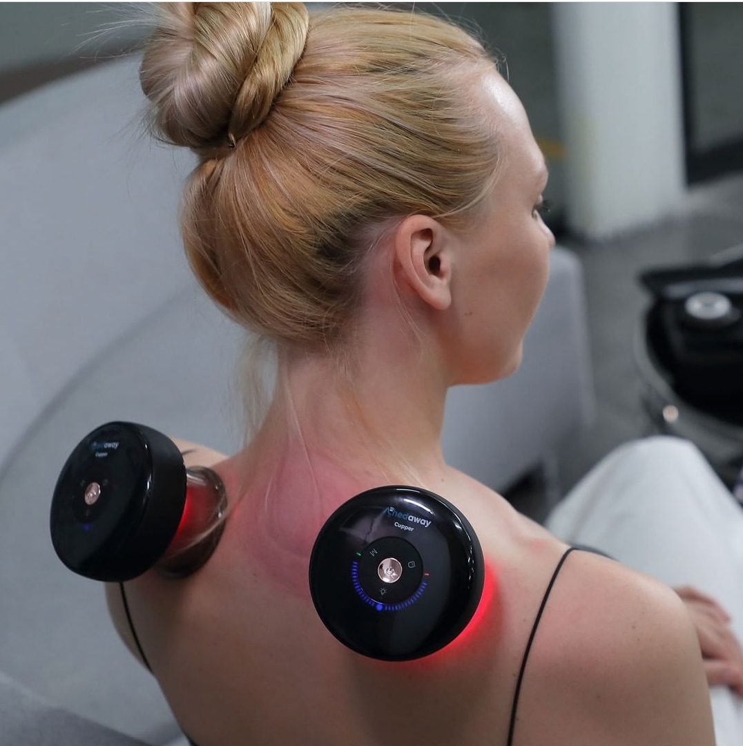 Fit_2_Function_'s tweet photo. We have a new treatment at our Covent Garden Clinic 🔥
Achedaway Cupper combines dynamic suction, smart massage and red light therapy in one device ✅
It’s an incredible recovery tool for pain management and myofascial release ❤️
#fit2function #injuryclinic #physiotherapy https://t.co/JGzhFE34Tv