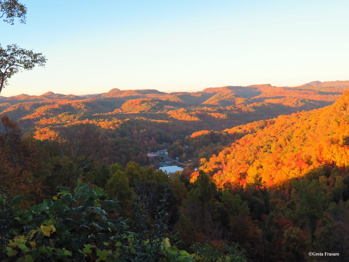 BluegrassScenes's tweet photo. Autumn in Letcher County, Kentucky, by @KyWyldKitty #ScenesOfTheBluegrass https://t.co/sBAdGk4npy