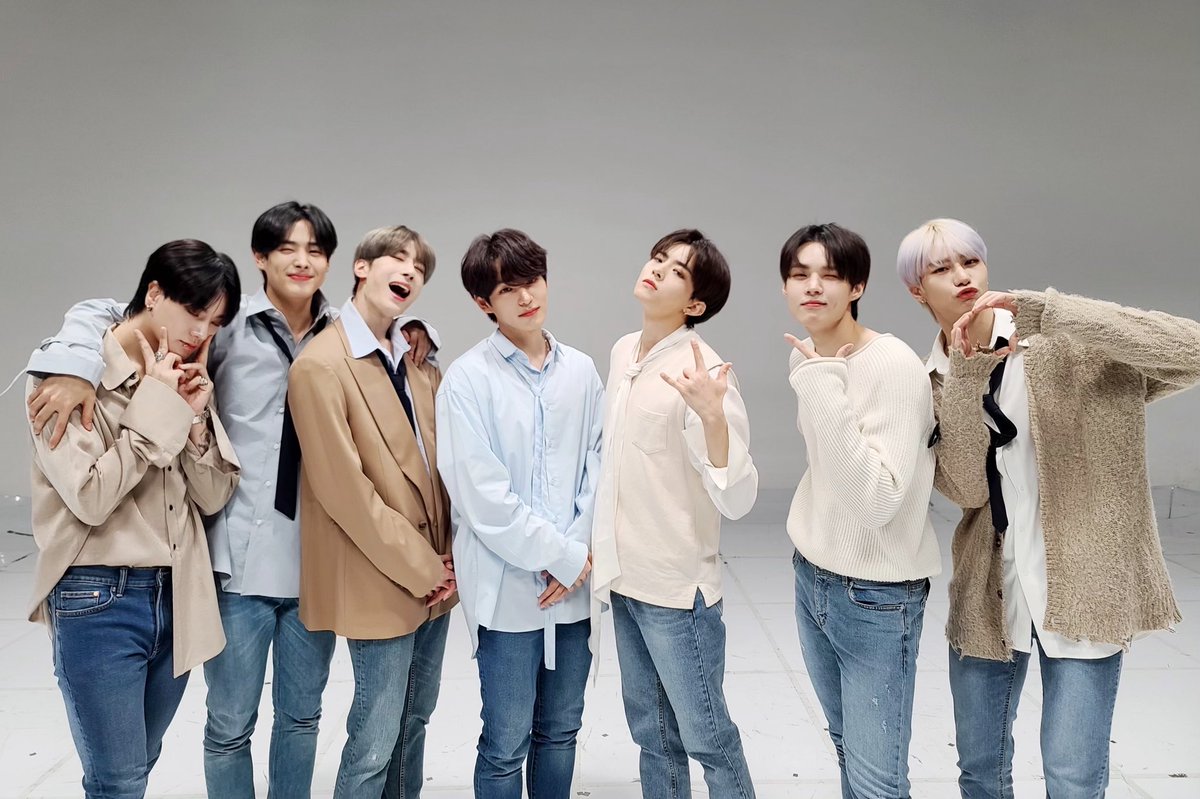 khimkyky's tweet photo. ครบรอบ 5 ปีแล้ววววว 🎉🎉🎉
ขอบคุณที่มาเป็นความสุขในชีวิตให้ในวันที่มีแต่ความเหนื่อยล้านะเจ้า 7 ต้าวน่ารัก
ปีนี้และปีถัดๆไปก็ขอให้เราได้อยู่ด้วยกันเป็นความสุขของกันและกันแบบนี้ไปอีกนานๆเลยนะ ❤️💙💛
#VICTON_5th_Anniversary
#HAPPY_VICTON_DAY
#앨리스와_오년째_달콤한_여행중 https://t.co/DErqgLPCQ6