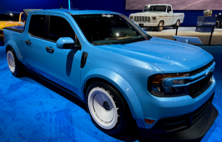 AkzoNobel_AACNA's tweet photo. Check out this brilliant blue truck painted with #Lesonal and winner of a #Ford award for Best of Show Stand - Outstanding Achievement in Design at #SEMA2021!
#AkzoNobel https://t.co/DUeud6eDRC