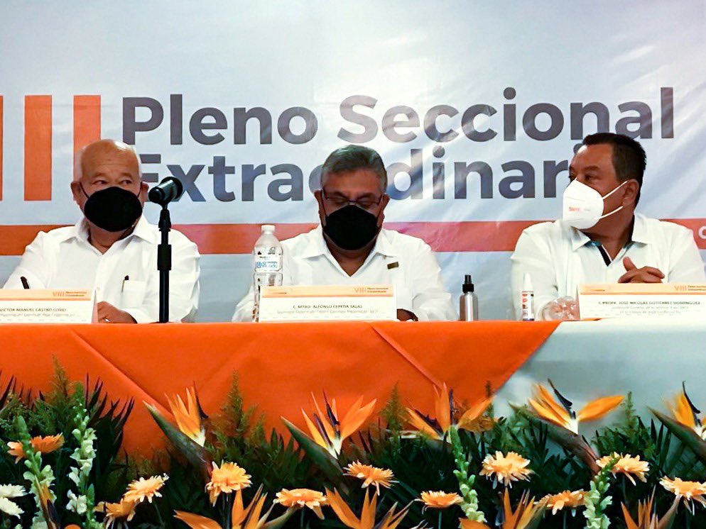M_URESTIF's tweet photo. #TodosSomosUno 🙋‍♂️🙋‍♀️

🔴 Reconocen #SNTE 📚 Mtro. Alfonso Cepeda Salas y magisterio sudcaliforniano 👨‍🏫 a Mtro. @VictorCastroCos @GobBCS 🏢 pone en alto el nombre de la profesión docente 🔴 Asume mandatario alianza con maestros #Sección3 #BCS 👩‍🏫

Nota 👉 https://t.co/XXh08WGRVa 👈 https://t.co/rYi6Pj1HEd