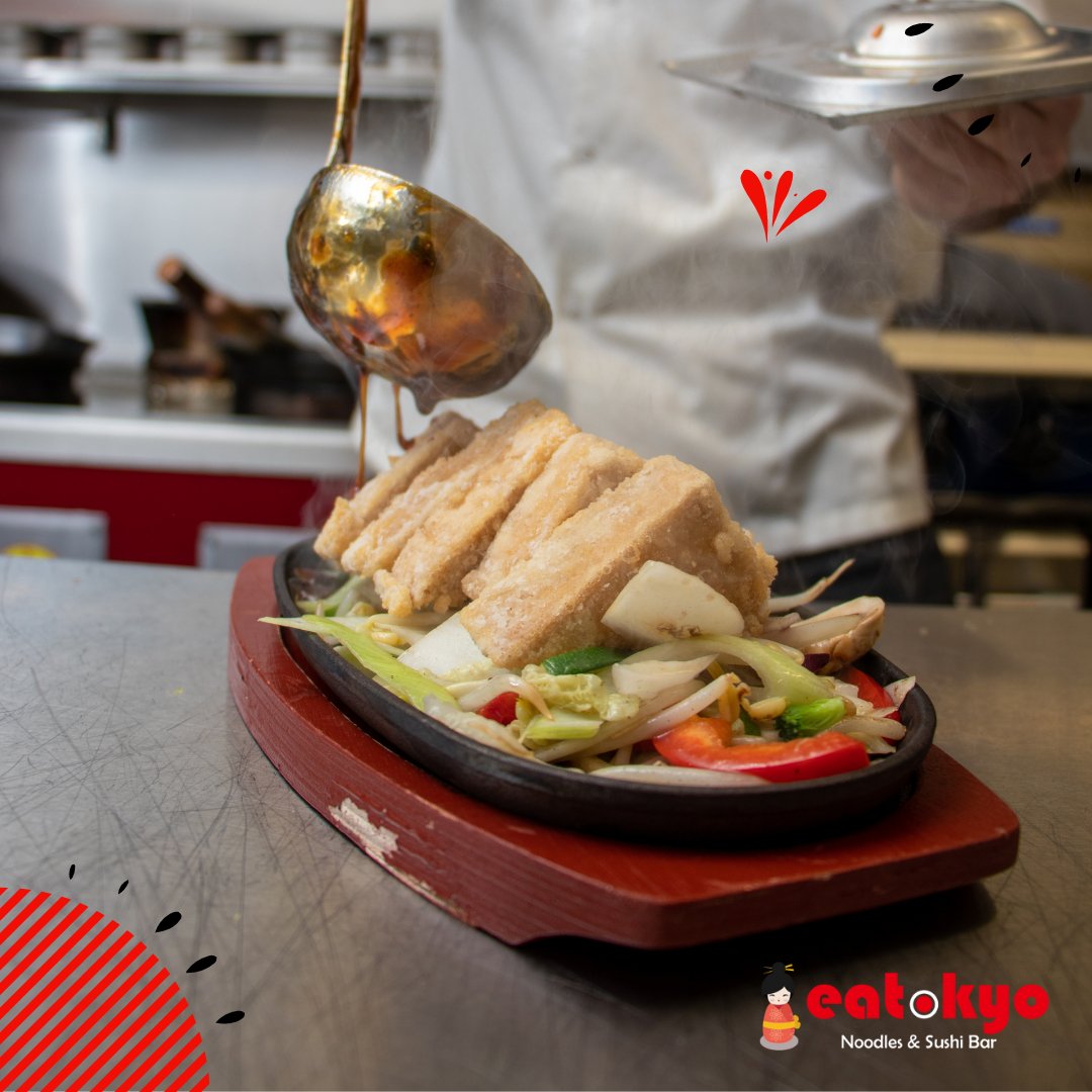 EatokyoCapel's tweet photo. Dinner is served 🍽️  Call 018782799 to book a table or head over to the link in our bio 🎌

#EatokyoCapelStreet #Eatokyo #TokyoTuesdays #Tuesday #SushiPlatter #sushi #SushiDublin #Norimaki #Asianfood #AsianCuisine #Sushi #Ramen #Noodles #lunch #yum #foodie #dublin https://t.co/yOWktvyx2e