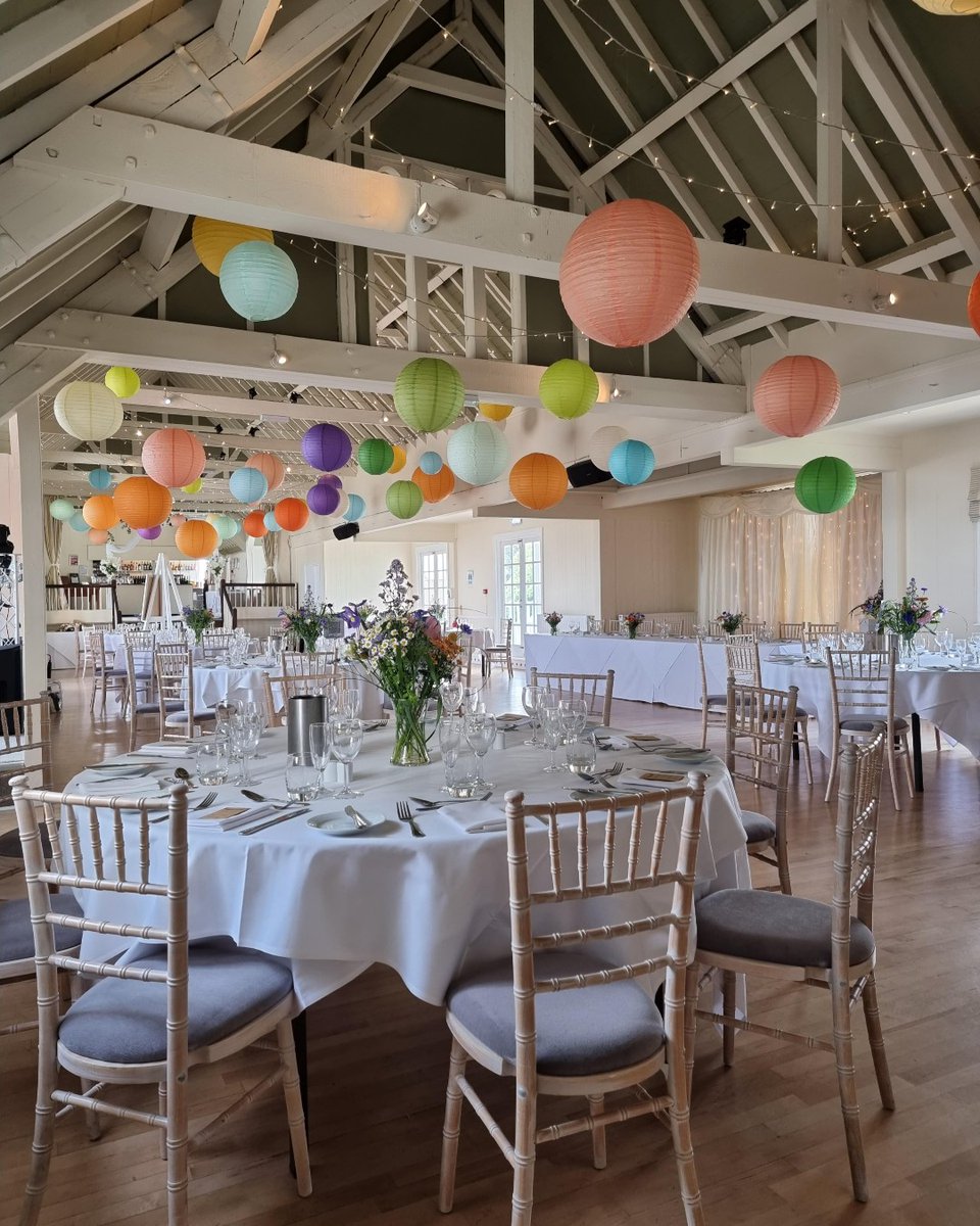 Another beautiful shot courtesy of wedding co-ordinator Ellie, it's amazing how a little colour can make a room smile 😍
