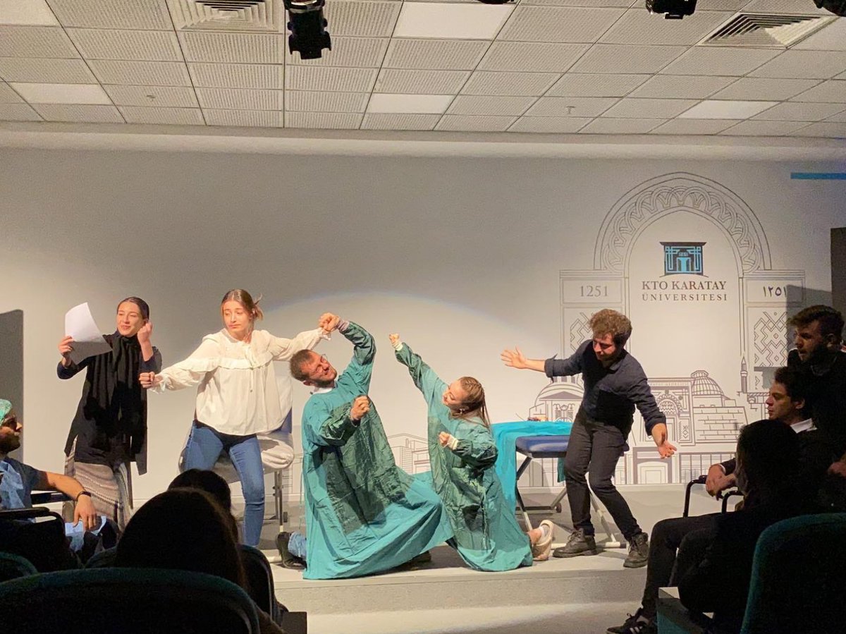 Retro Tiyatro tweet media