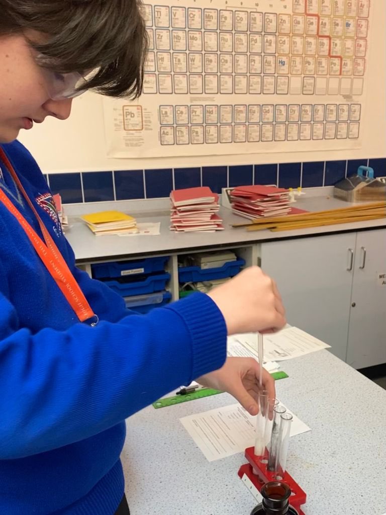 DeaneryScience's tweet image. Mrs Williams’ Year 11 class have been investigating the best catalyst to decompose hydrogen peroxide. @deaneryhigh