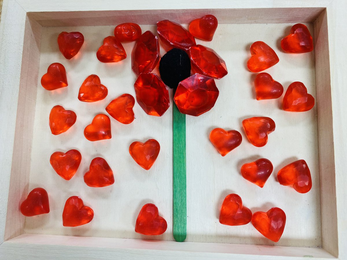 inghamkinder's tweet photo. Using loose parts students created poppies as we are learning about Remembrance Day @CliftonPS https://t.co/bLn8Z3ST5o