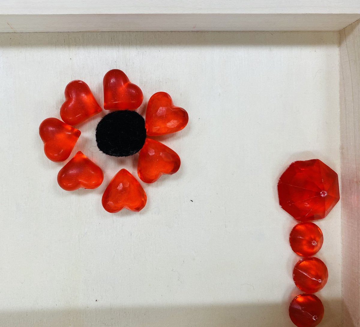 inghamkinder's tweet photo. Using loose parts students created poppies as we are learning about Remembrance Day @CliftonPS https://t.co/bLn8Z3ST5o