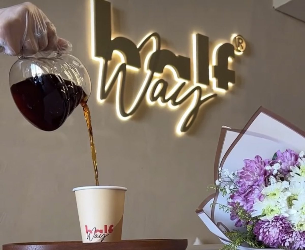 Halfwaycafe_sa's tweet photo. عندما أشرب القهوة معك، أشعر أن شجرة البن الأولى زُرِعت من أجلنا 🤍. https://t.co/Ar7Ttgg3NA